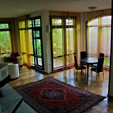 Zora Guest house 2*