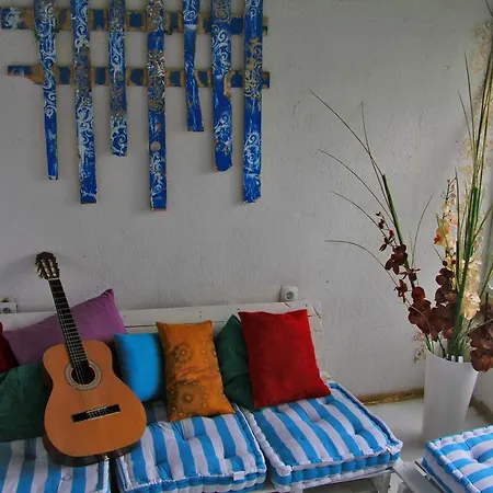 Zora Guest house 2*